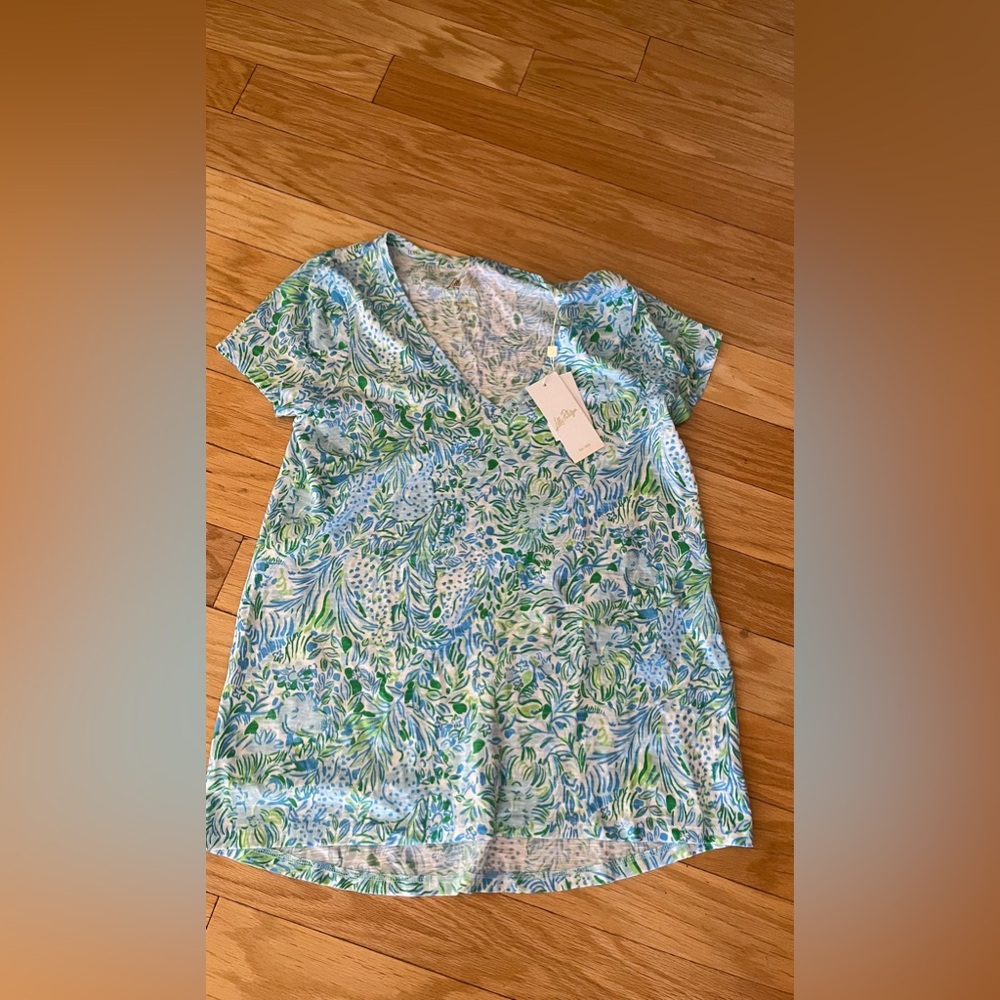Lilly Pulitzer small t shirt